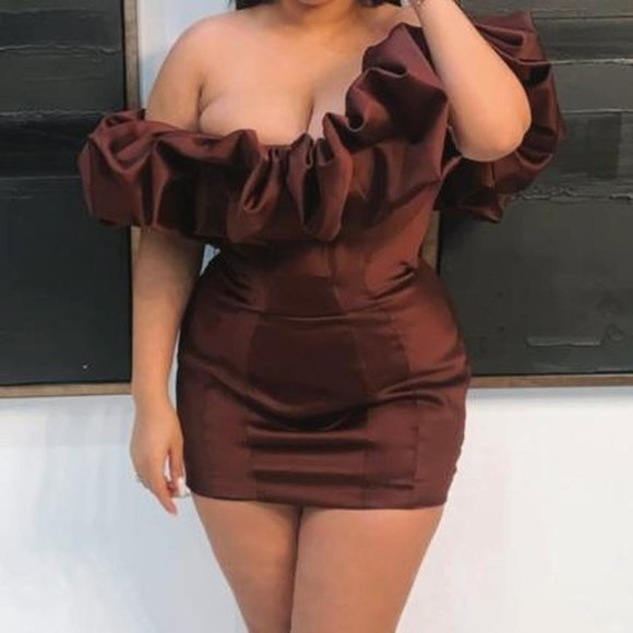 HOUSE OF CB 'Selena' Raisin Satin Puff Shoulder Dress - Picture 8 of 13